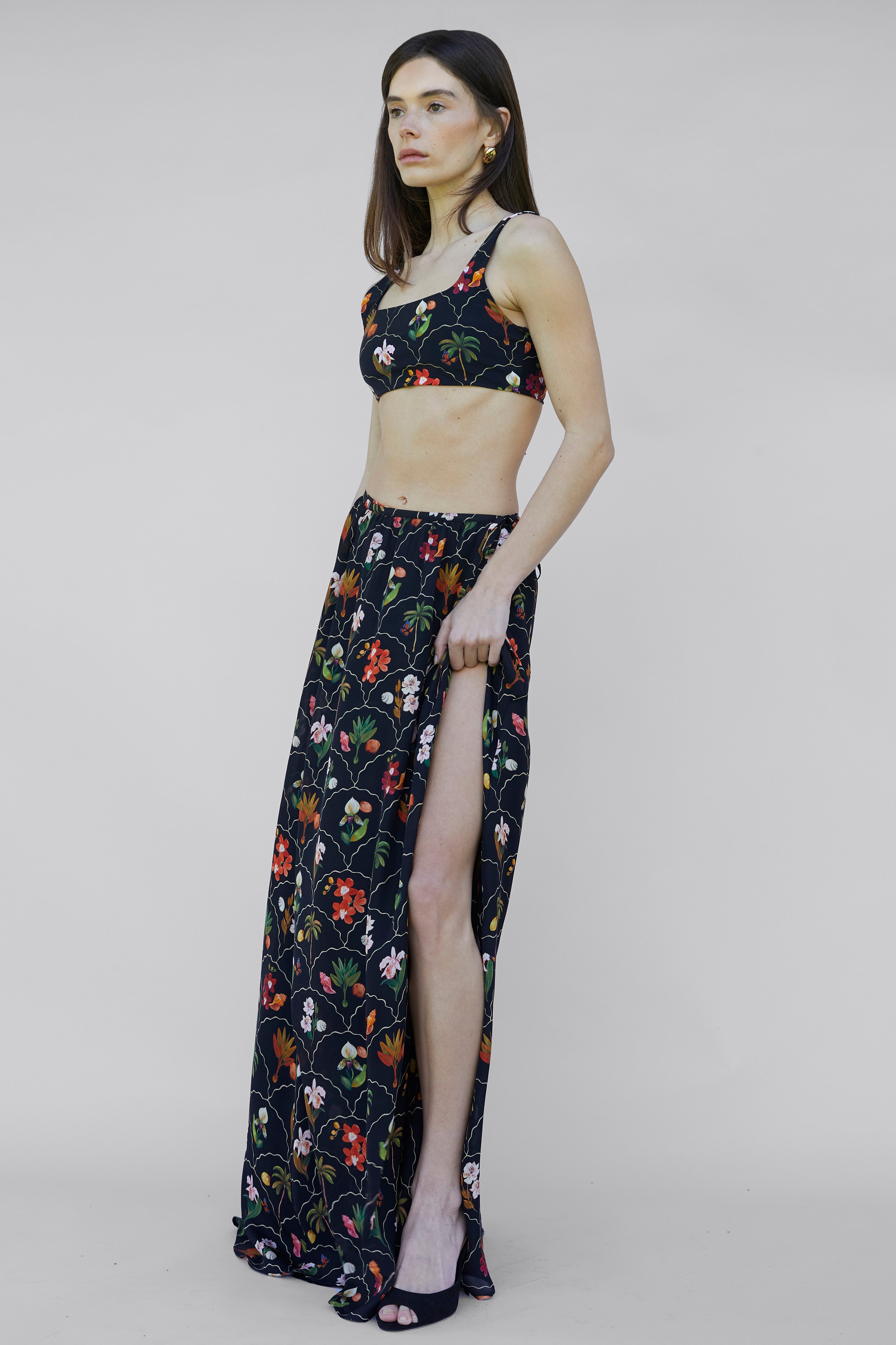 #colore_ Dark Botanica