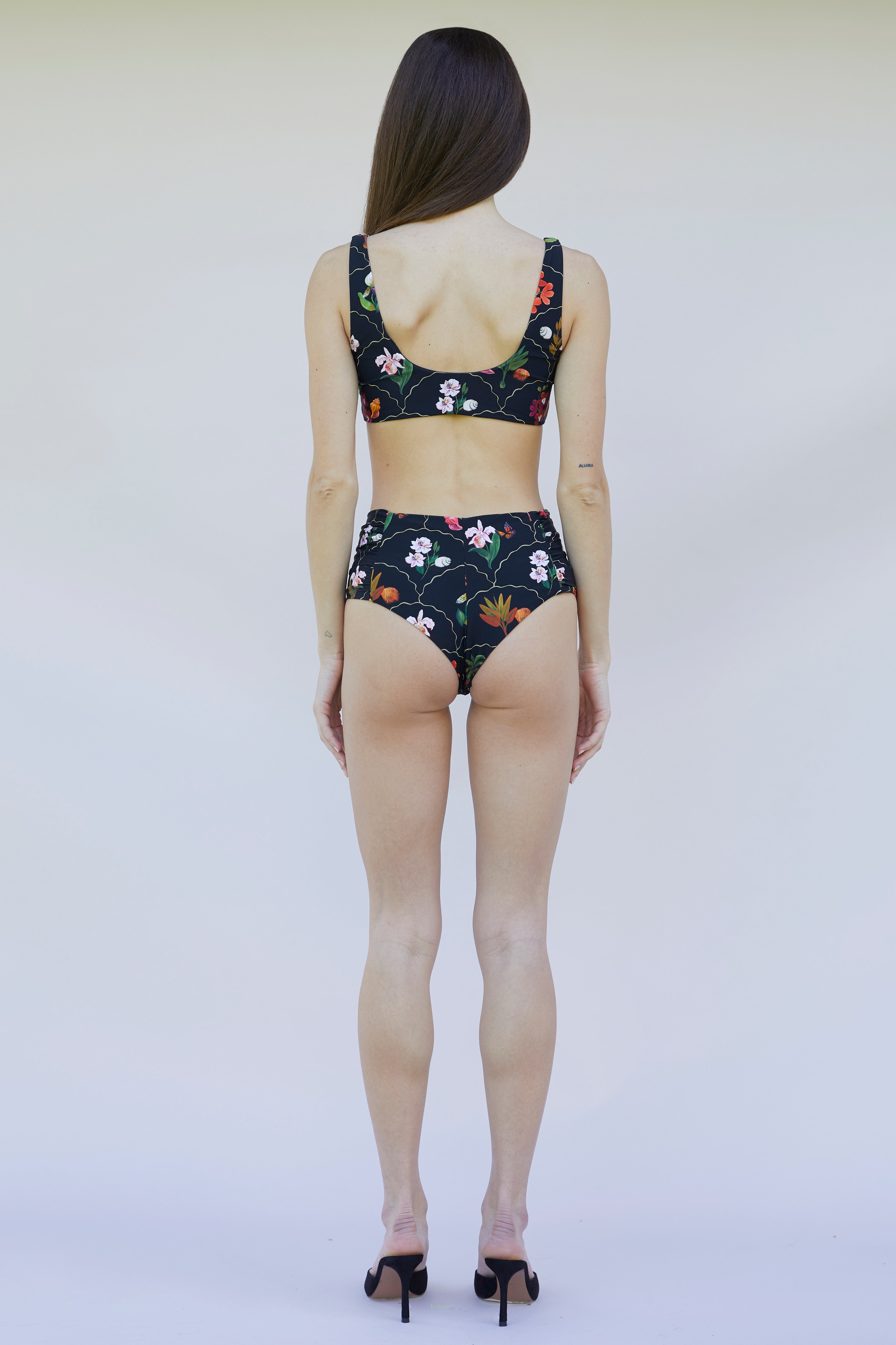 #colore_Dark Botanica